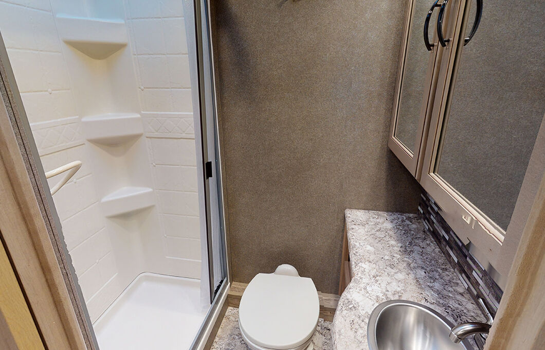 Class C Motorhome-XLarge (C-XLarge), , hi-res image number 11